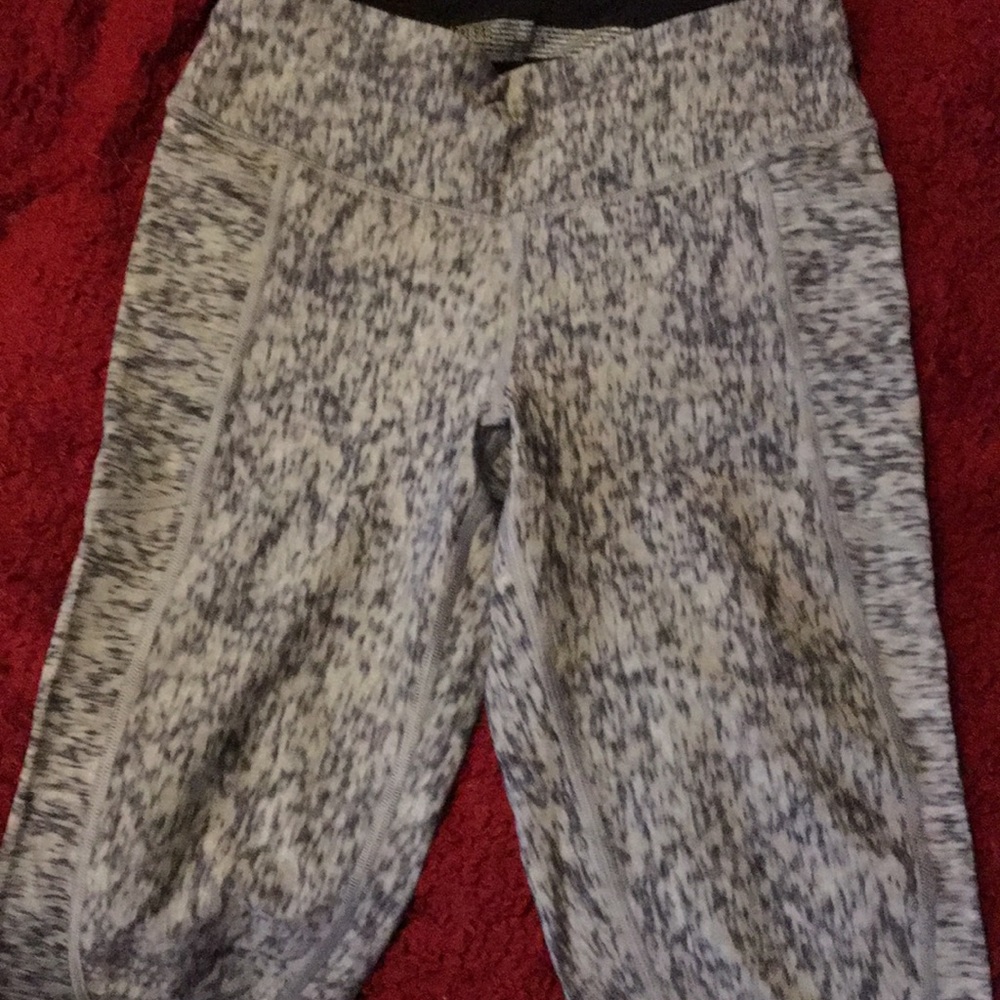 Victoria’s Secret Capri leggings size Small